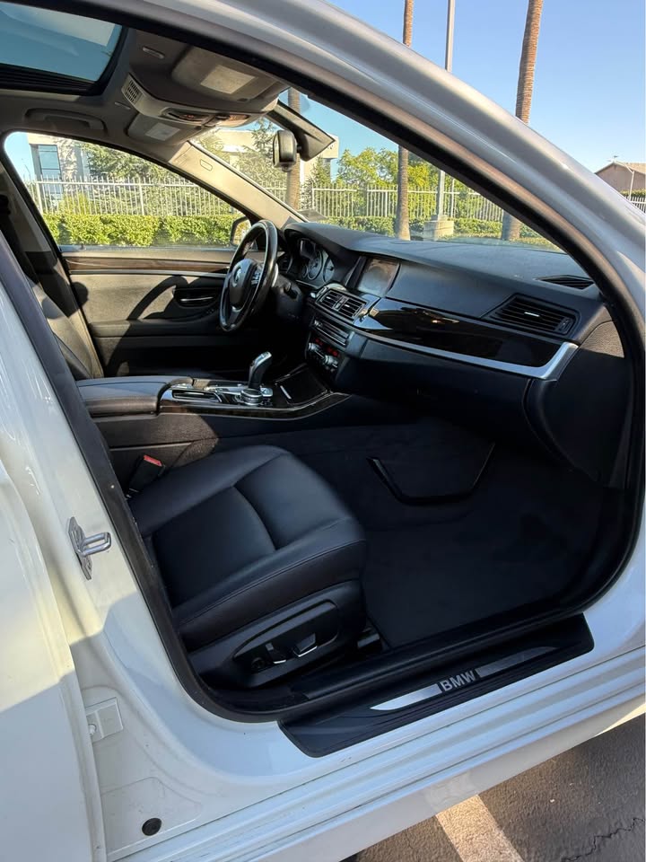 2016 BMW 5 Series 528i Sedan 4D