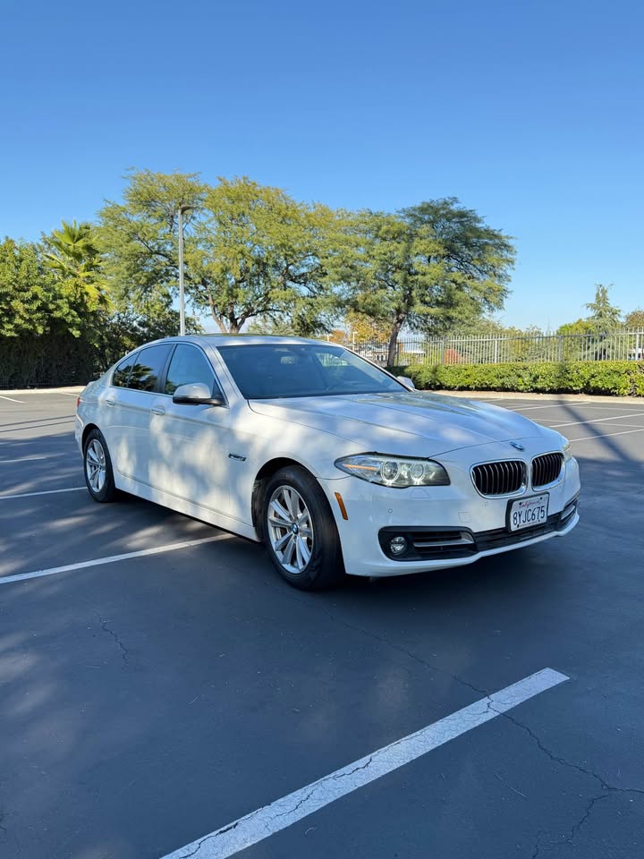 2016 BMW 5 Series 528i Sedan 4D