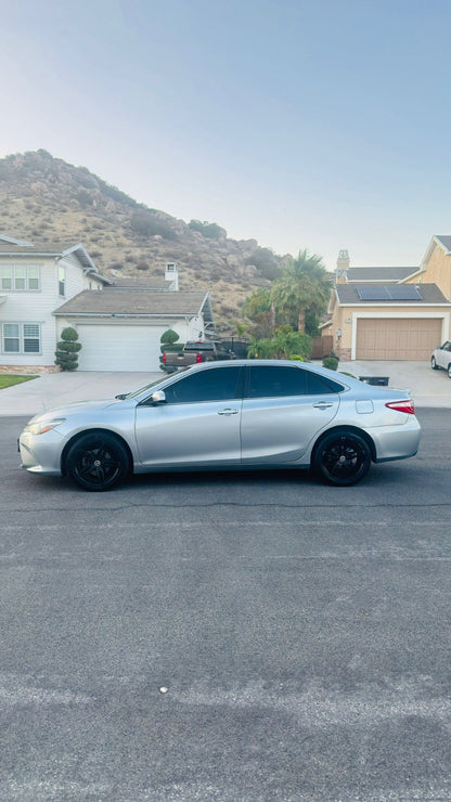2017 Toyota Camry SE Sedan