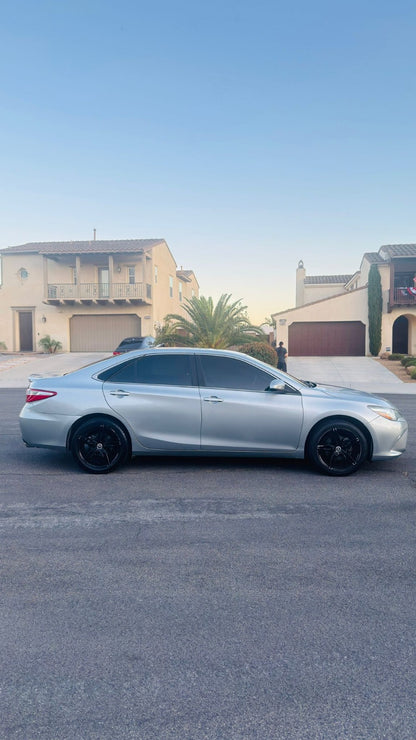 2017 Toyota Camry SE Sedan