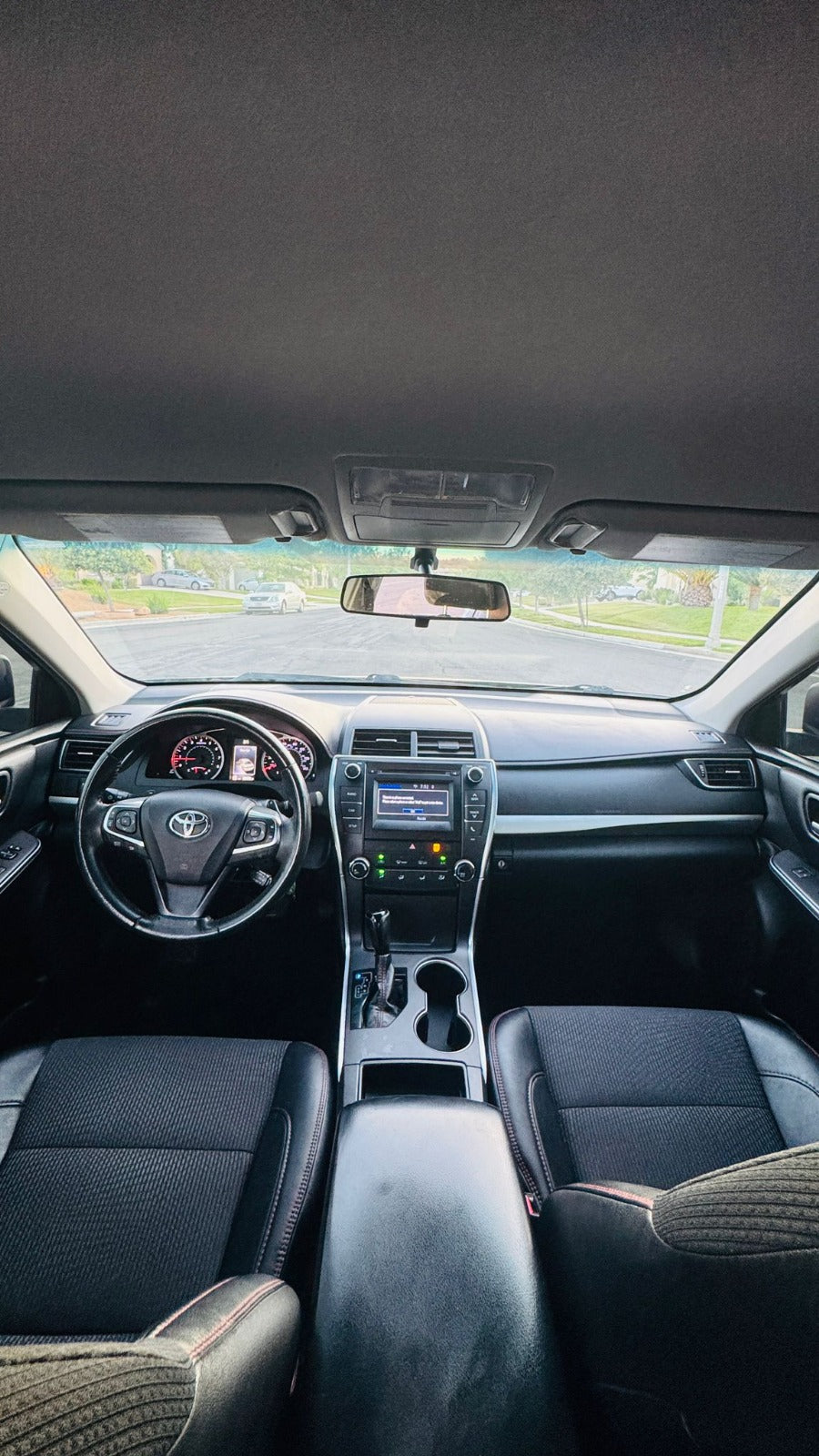 2017 Toyota Camry SE Sedan