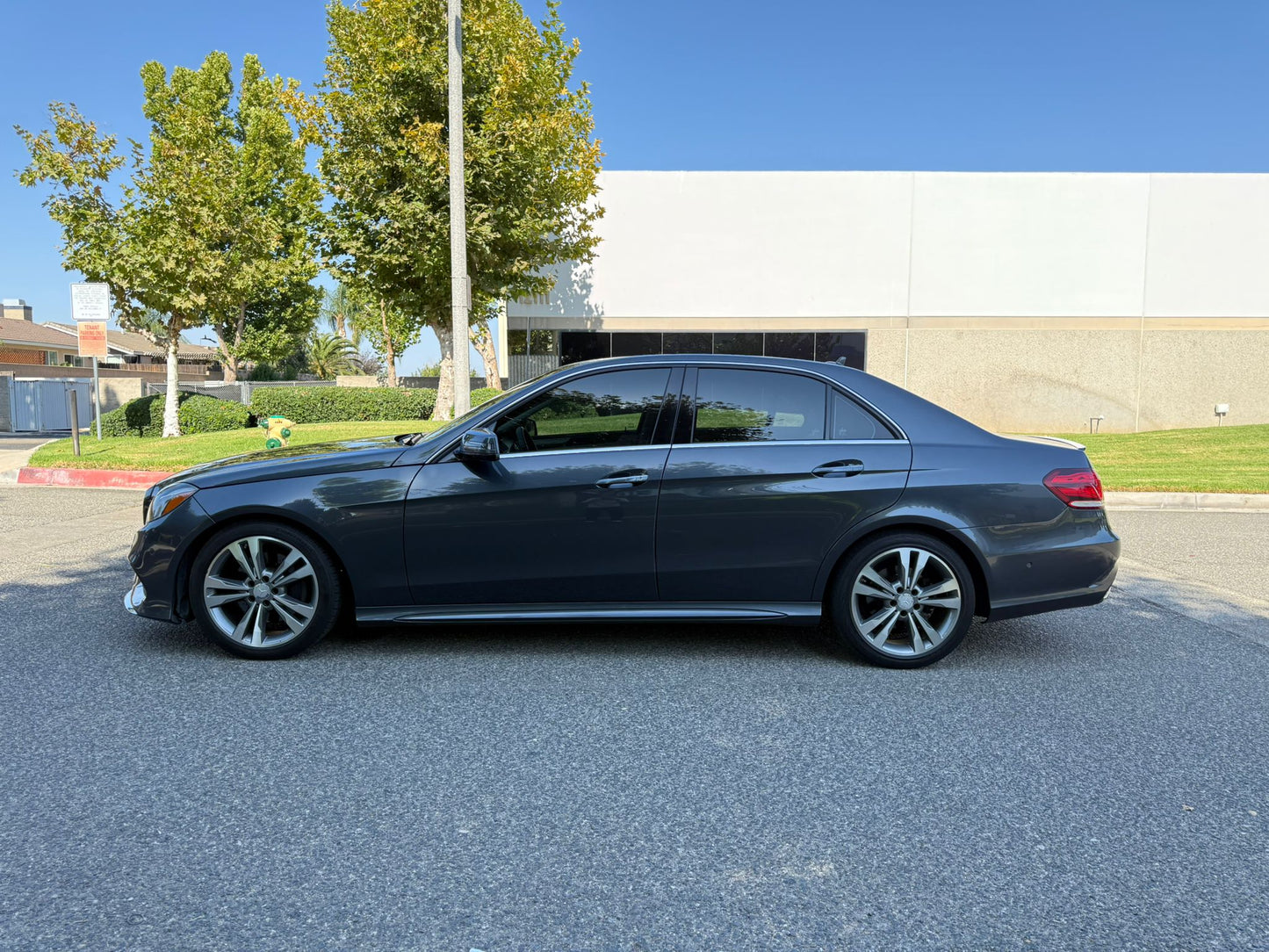 2014 Mercedes-Benz E350 4MATIC Luxury Sedan