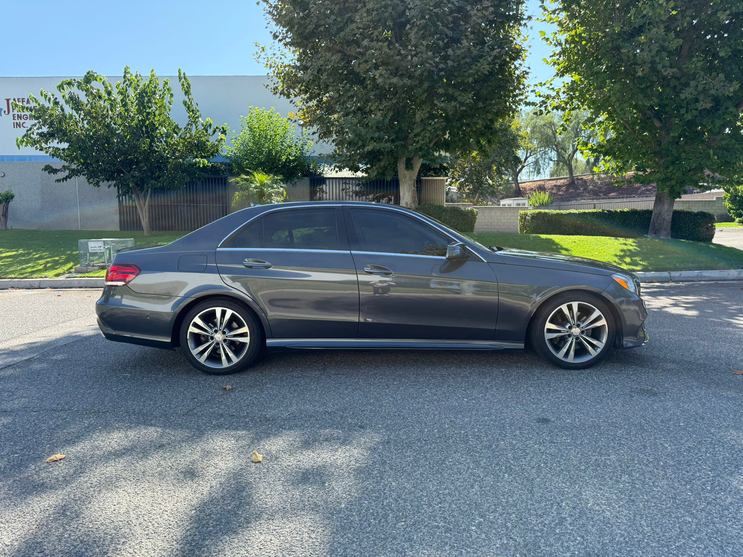 2014 Mercedes-Benz E350 4MATIC Luxury Sedan