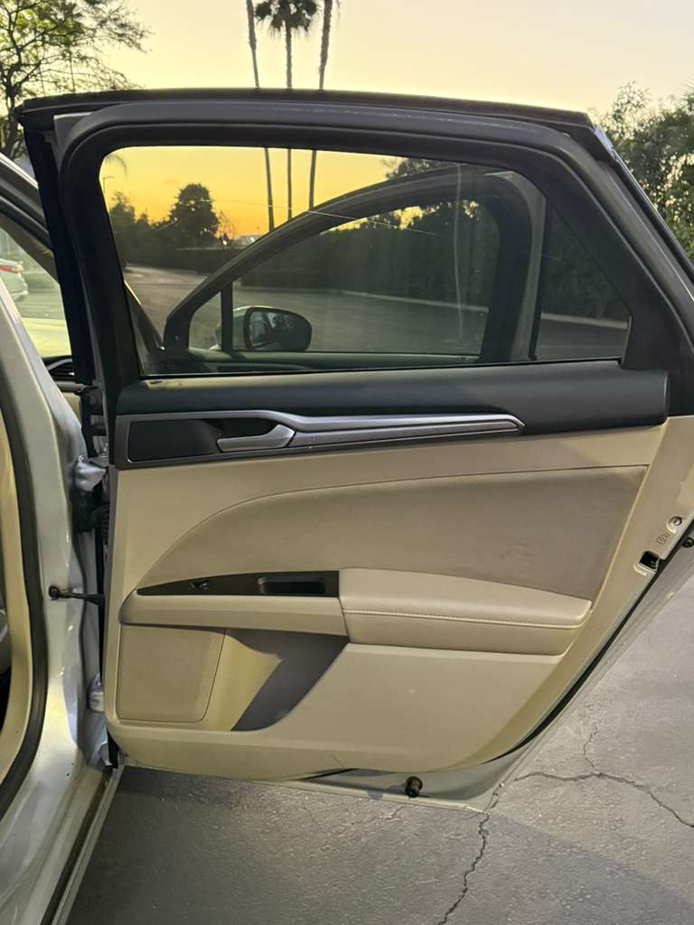 2017 Ford Fusion SE – FWD