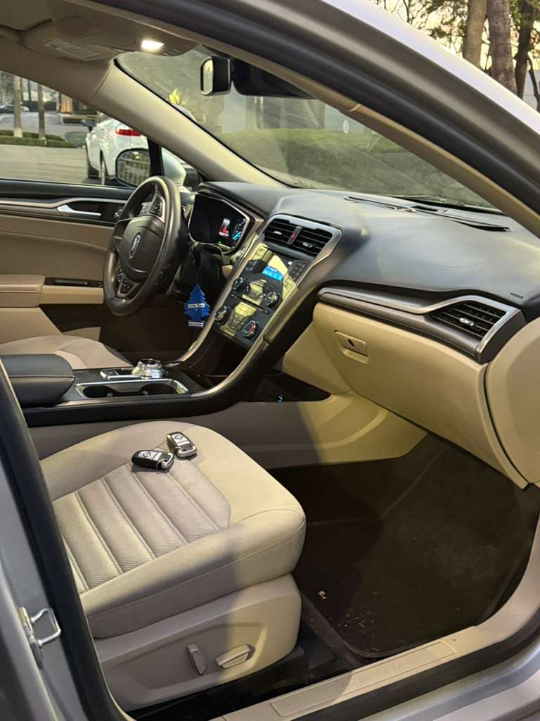 2017 Ford Fusion SE – FWD