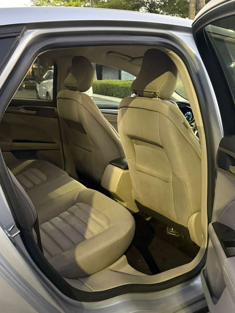 2017 Ford Fusion SE – FWD