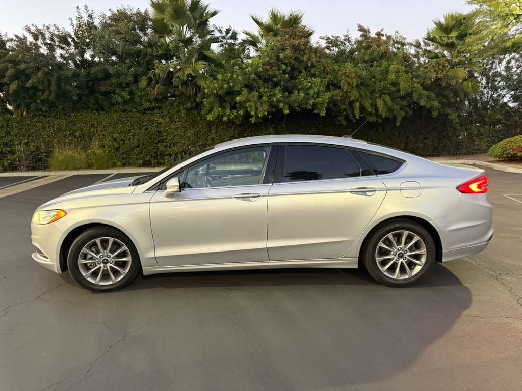 2017 Ford Fusion SE – FWD