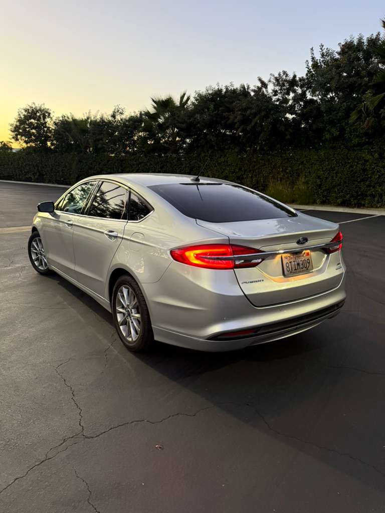 2017 Ford Fusion SE – FWD