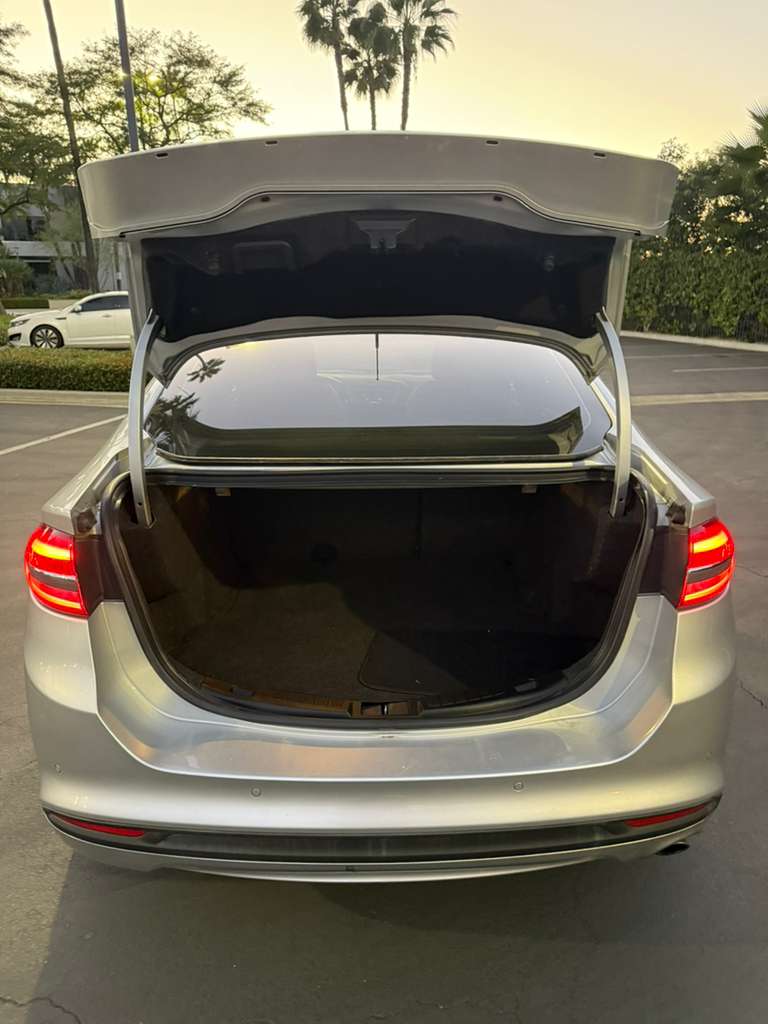 2017 Ford Fusion SE – FWD