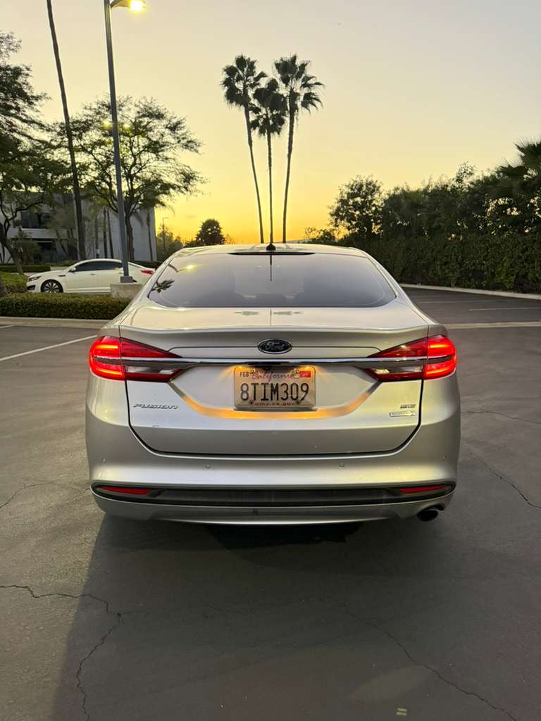 2017 Ford Fusion SE – FWD