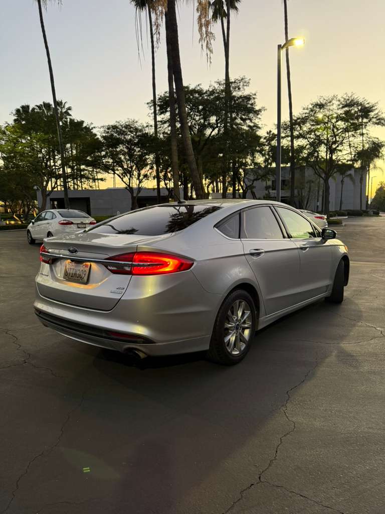 2017 Ford Fusion SE – FWD