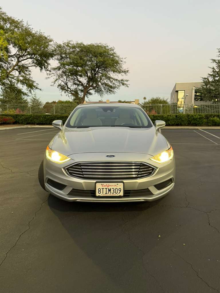 2017 Ford Fusion SE – FWD