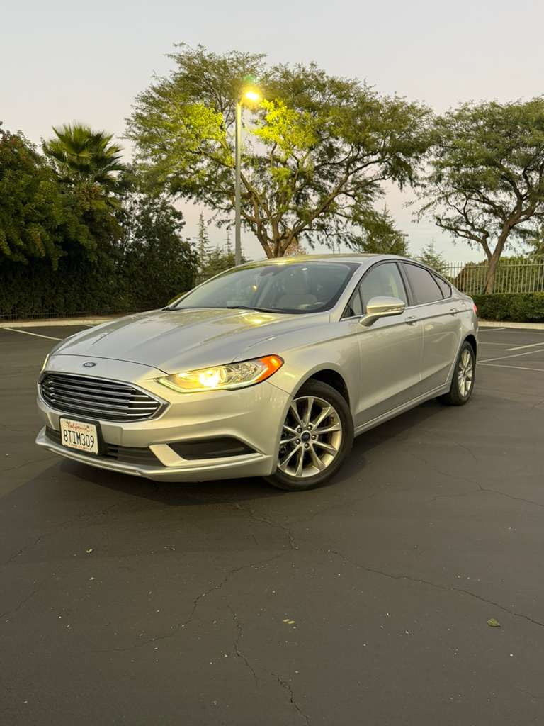 2017 Ford Fusion SE – FWD