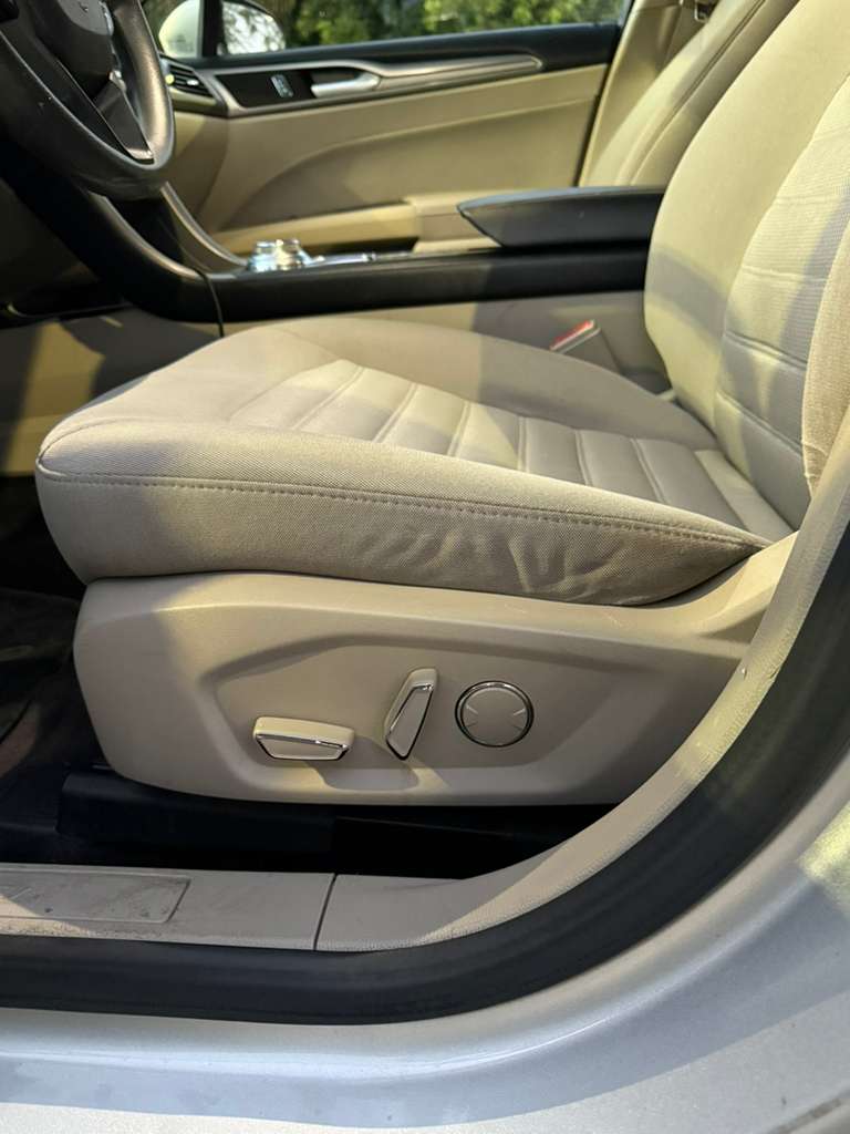 2017 Ford Fusion SE – FWD