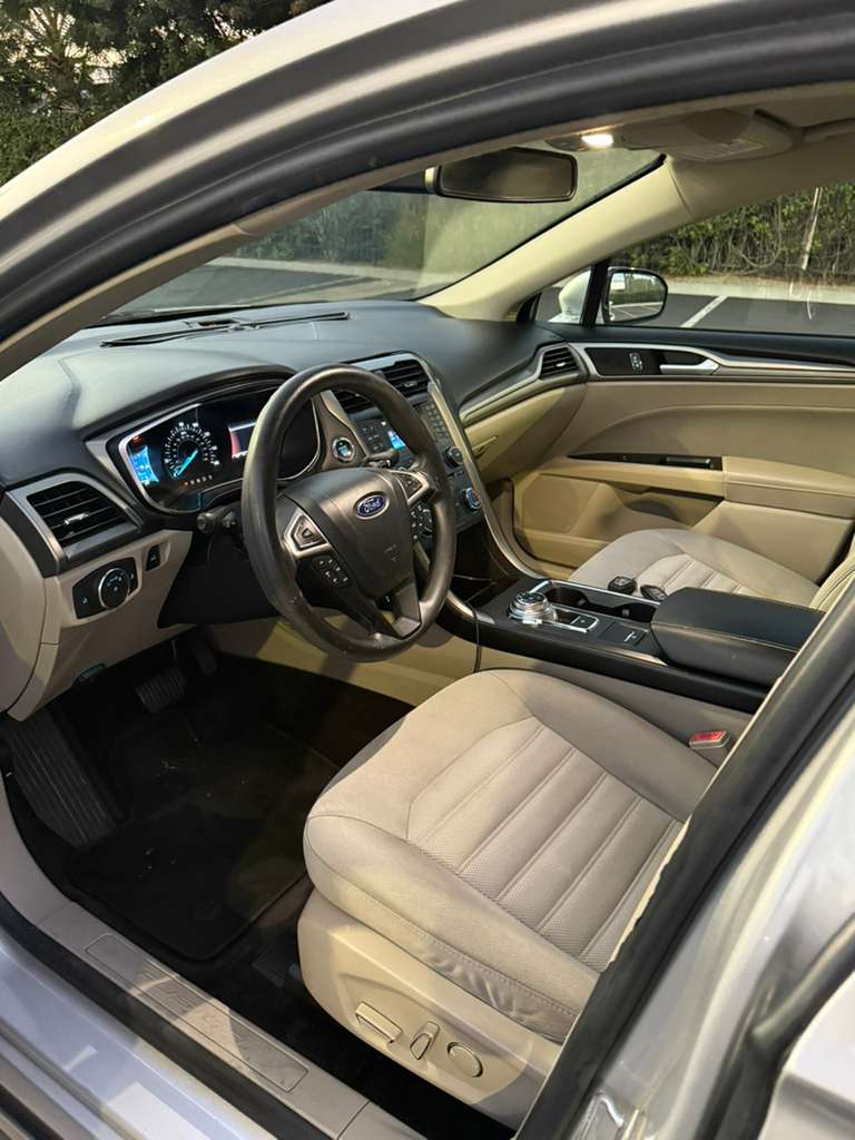 2017 Ford Fusion SE – FWD