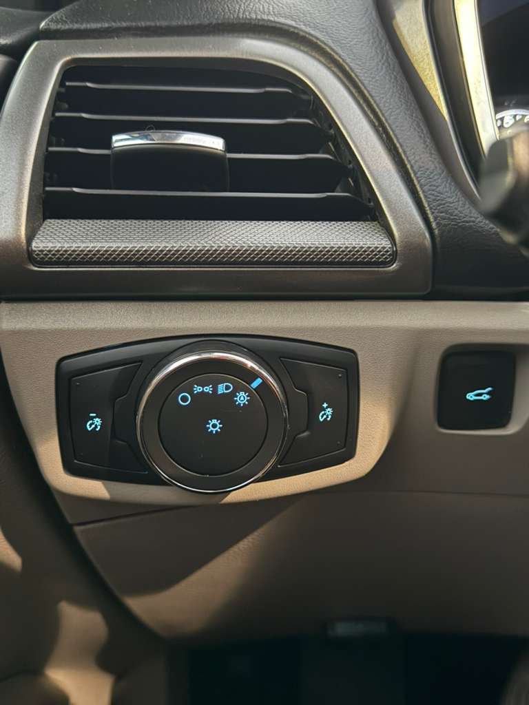 2017 Ford Fusion SE – FWD