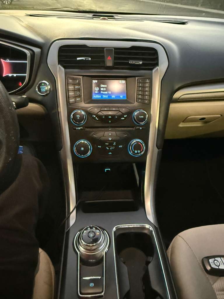 2017 Ford Fusion SE – FWD